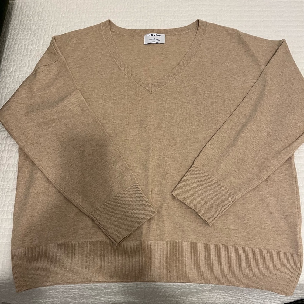 Old Navy Women's V-Neck Sweater in Tan